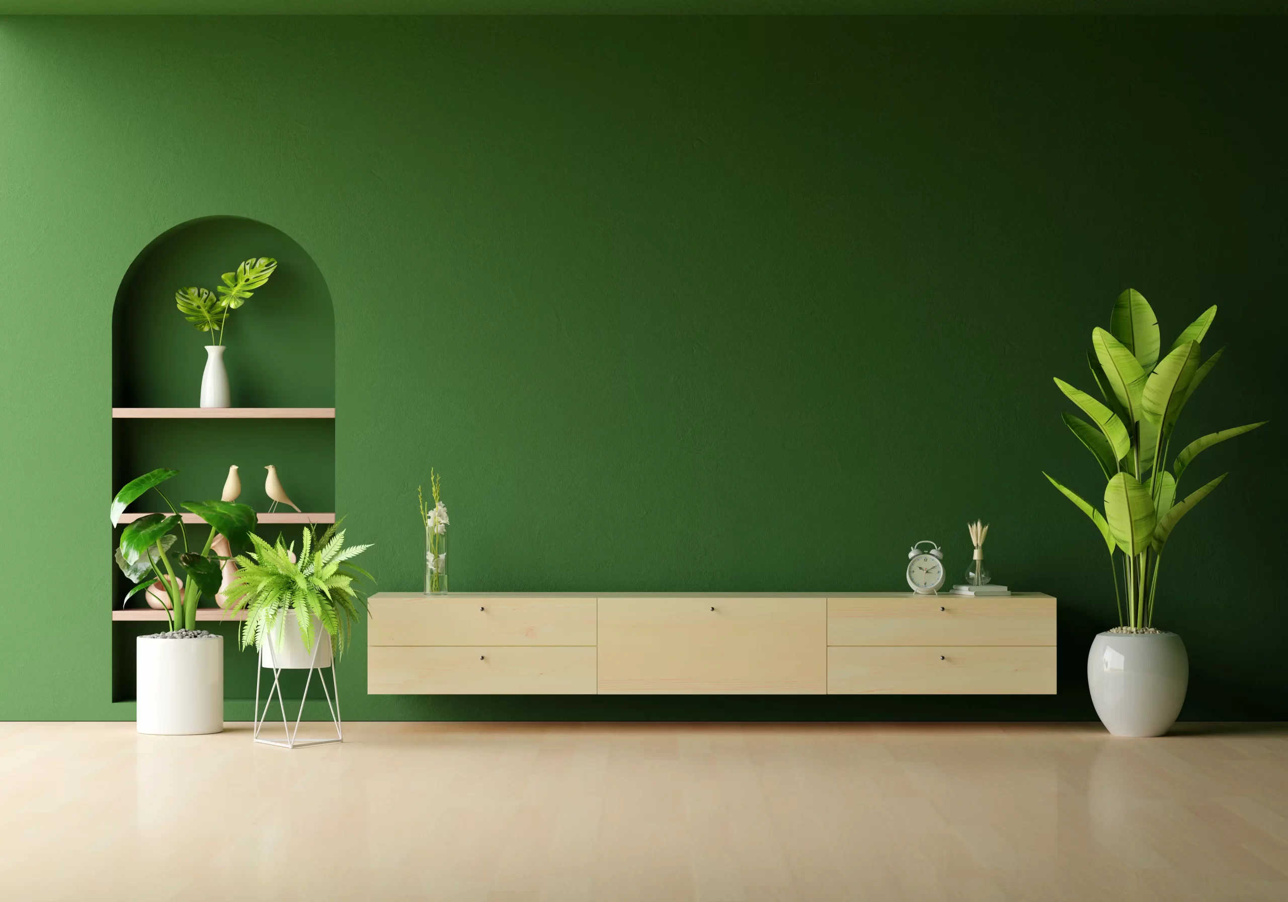 اتاقی که تم آن سبز میباشد و میز دکوری چوبی به دیوار وصل شده است و در کنار آن گل نیز قرار دارد