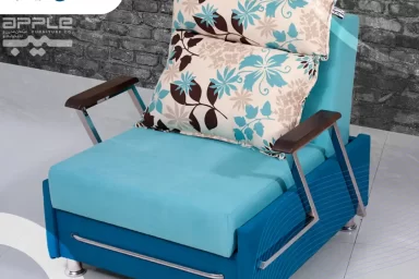 مبل تختخوابشو مدل لیبرا آبی رنگ که بصورت بسته شده میباشد و کوسن نیز طرح گل میباشد